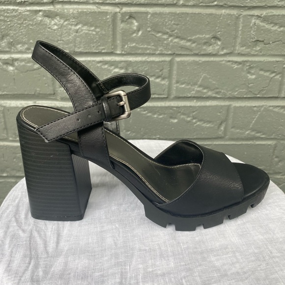 Worthington Black Lugsole Heels - Picture 2 of 7